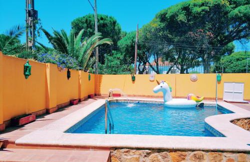 Valdelagrana Villa | Beautiful Villa La Jara: Oceanfront Getaway with Pool