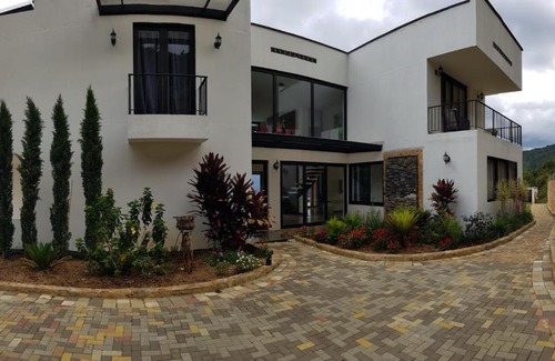Copacabana Villa | Villa La Esmeralda: Family-Friendly Escape with Pool & Hot Tub