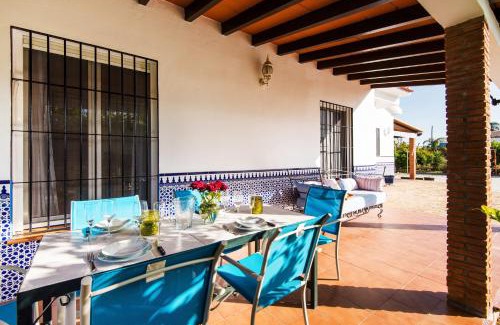 Alhaurin de la Torre House | Discover Villa La Gallega: Pet-Friendly Oasis with Pool