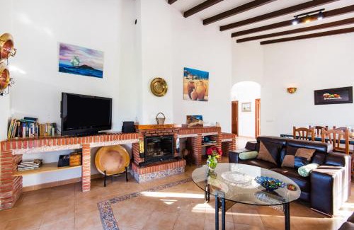 Alhaurin de la Torre House | Discover Villa La Gallega: Pet-Friendly Oasis with Pool