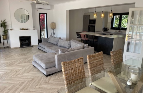 Urbanizacion La Mandarina Villa | Villa 'La Gavina': Inviting Retreat with Pool and Mountain View