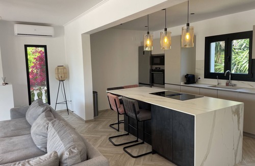 Urbanizacion La Mandarina Villa | Villa 'La Gavina': Inviting Retreat with Pool and Mountain View