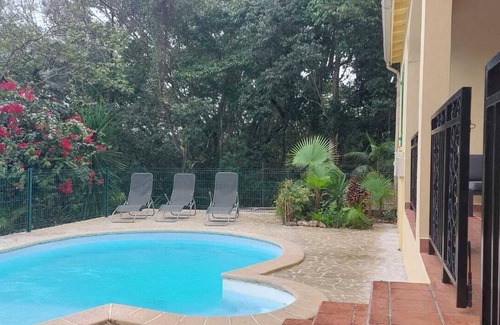 L'Autre-Bord Villa | Relax in Villa LA Bastida: Tranquil Provençal Retreat