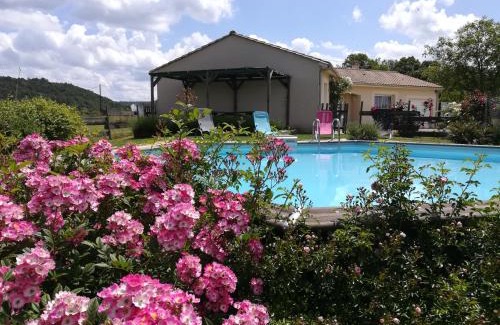Montignac House | Relax at La Guionie: 4-Star Oceanfront Retreat