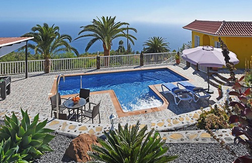 Tijarafe Ski Chalet | Relax at Villa La Hoya with Oceanfront Pool & Spa