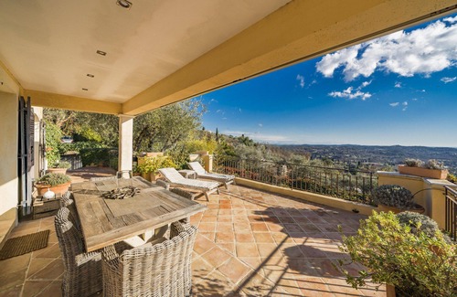 Chateauneuf-Grasse Villa | Villa La Lavande: Heated Pool & Breathtaking Sea Views