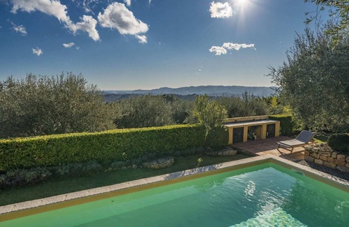 Chateauneuf-Grasse Villa | Villa La Lavande: Heated Pool & Breathtaking Sea Views