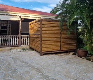 Le Lamentin Villa | Explore Villa La Mérédith: Family-Friendly with Hot Tub