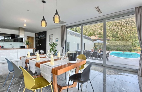 Zaton Villa | Villa La Mer: Modern Retreat with Pool Near Dubrovnik