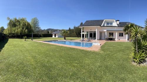 Parbayon Villa | Villa LA PERLA: Private Pool & Oceanfront Bliss