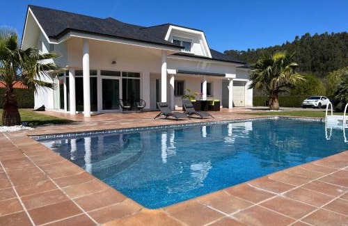 Parbayon Villa | Villa LA PERLA: Private Pool & Oceanfront Bliss