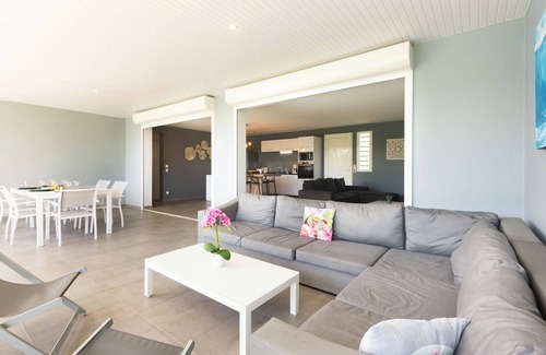 Dunoyer House | Villa La Perle: Peaceful Retreat with Private Pool & Ocean View