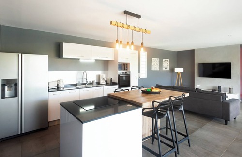 Dunoyer House | Villa La Perle: Peaceful Retreat with Private Pool & Ocean View
