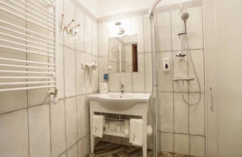 Strzegom House | Villa La Pierre: Family-Friendly Stay with Breakfast Included