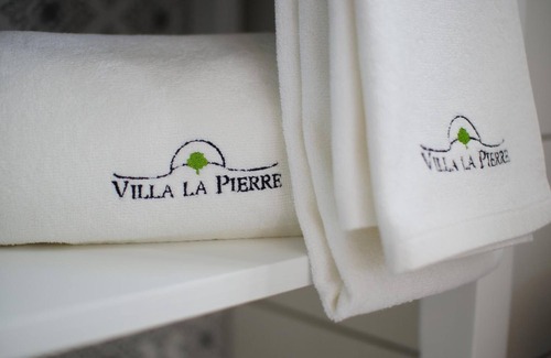 Strzegom House | Villa La Pierre: Family-Friendly Stay with Breakfast Included