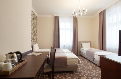 Strzegom House | Villa La Pierre: Family-Friendly Stay with Breakfast Included