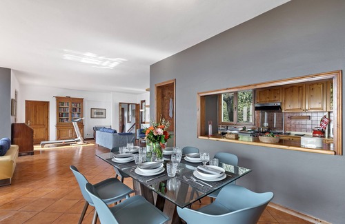 Pulciano Villa | Villa la Quercia: Scenic Lake View in Toscolano Maderno