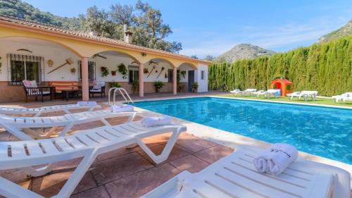 Priego de Cordoba House | Relax at Villa la Quinta Priego de Córdoba with Private Pool