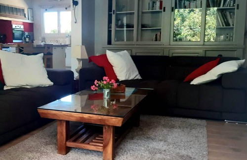 Audenge Villa | Relaxing Villa with Pool, Garden & Family-Friendly Amenities