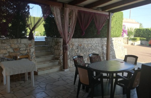 Noci Villa | Villa La Ruta Park: Poolside Relaxation & Ocean Views