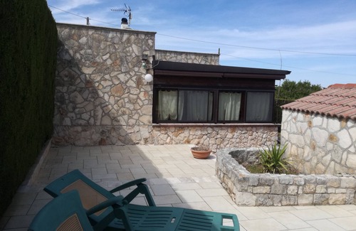 Noci Villa | Villa La Ruta Park: Poolside Relaxation & Ocean Views
