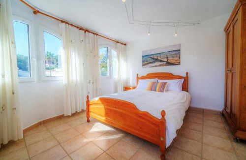 Balcon del Mar Villa | Oceanfront Villa La Torre Javea: Pet-Friendly Retreat
