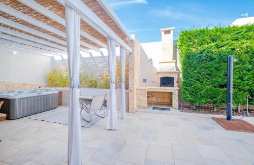 Tricase Villa | Indulge in Villa La Tricasina with Hot Tub & Breakfast