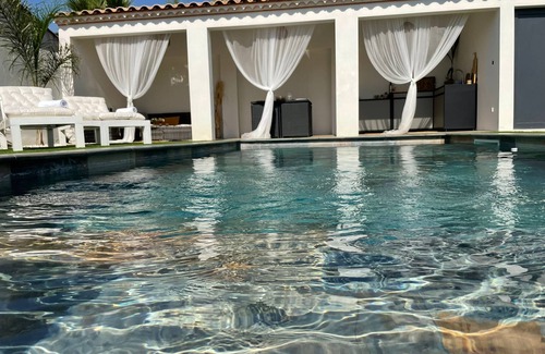 Aimargues Villa | Relax at Villa la Tulipe: Pool & Spa for Family Fun