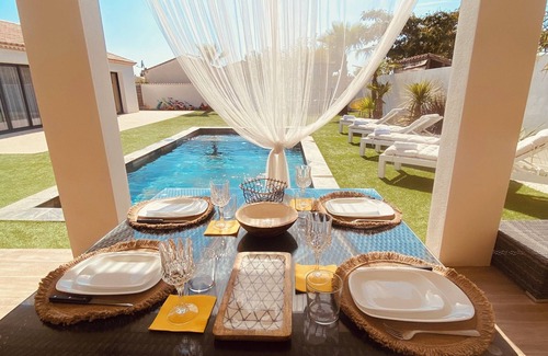Aimargues Villa | Relax at Villa la Tulipe: Pool & Spa for Family Fun