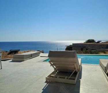 Agios Ioannis Villa | Villa la Vago: Oceanfront Bliss with Family-Friendly Amenities
