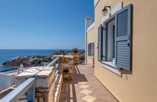 Vari Villa | Villa la vue: Guest Rated 10/10, Pet Friendly & Breakfast