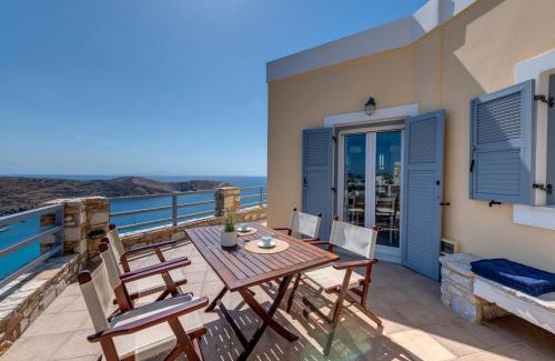 Vari Villa | Villa la vue: Guest Rated 10/10, Pet Friendly & Breakfast