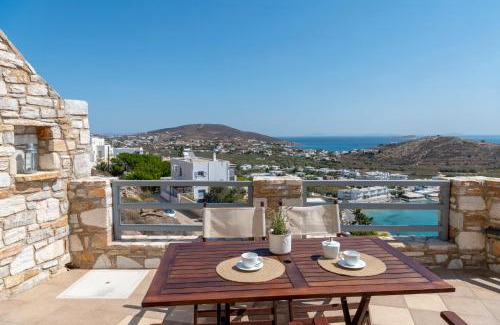 Vari Villa | Villa la vue: Guest Rated 10/10, Pet Friendly & Breakfast