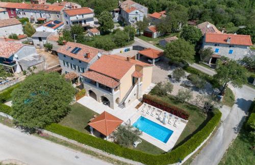 Marasi Villa | Relax at Villa Ladonja: Private Pool & Sauna Await