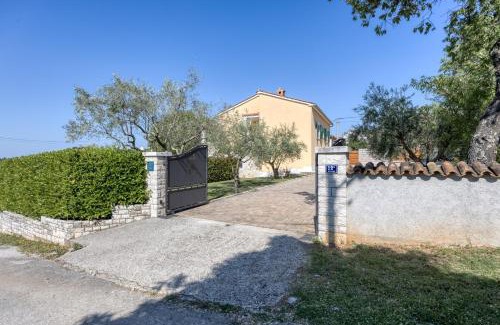 Marasi Villa | Relax at Villa Ladonja: Private Pool & Sauna Await