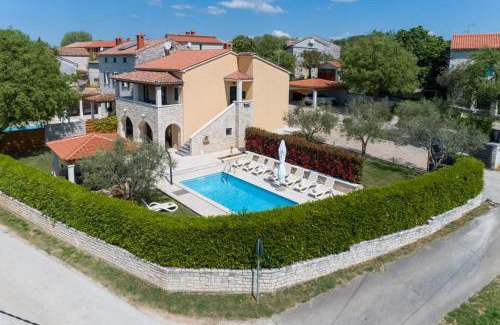 Marasi Villa | Relax at Villa Ladonja: Private Pool & Sauna Await