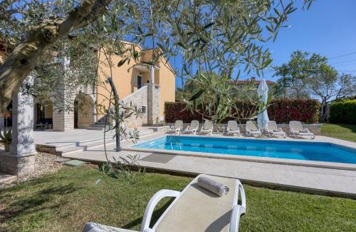 Marasi Villa | Relax at Villa Ladonja: Private Pool & Sauna Await