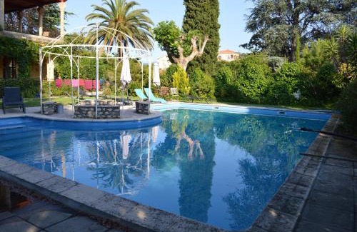 Prades Bed & Breakfast | Villa Lafabregue: Oceanfront Escape with Pool & 9.3 Rating
