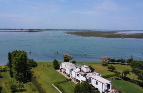 Cavallino-Treporti Apartment | Villa Laguna - Oceanfront Retreat with Panoramic Views