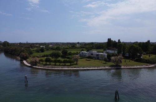 Cavallino-Treporti Apartment | Villa Laguna - Oceanfront Retreat with Panoramic Views