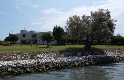 Cavallino-Treporti Apartment | Villa Laguna - Oceanfront Retreat with Panoramic Views