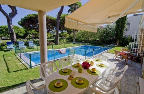 Quarteira Villa | Villa Lake View: Premier 4-Star Retreat with Pool & Family Fun