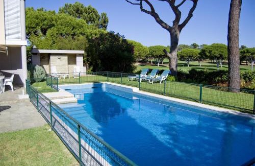 Quarteira Villa | Villa Lake View: Premier 4-Star Retreat with Pool & Family Fun
