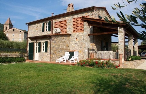 Cascine-La Croce Villa | Villa Lampiocino: Ocean View with Private Pool & Breakfast