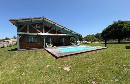 Saint-Julien-en-Born House | Idyllic Villa Landaise: 9km from the Ocean with Pool