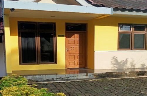 Cipanas Cabin | Villa Landis, Cipanas, Puncak, Jawa Barat