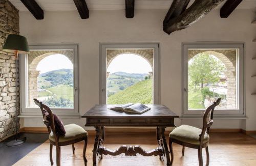 Castiglione Falletto House | Villa Langhe: Guest Rated 9.5, Perfect for Families and Pets