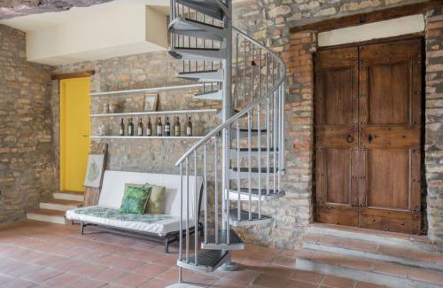 Castiglione Falletto House | Villa Langhe: Guest Rated 9.5, Perfect for Families and Pets