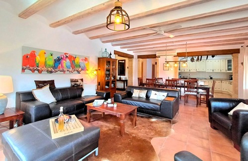 Media Luna House | Experience Villa Lantana: Oceanfront Bliss & Top Reviews