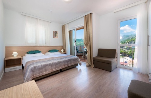 Stikovica House | Villa Lanterna: Poolside Ocean Views & Family-Friendly Stays